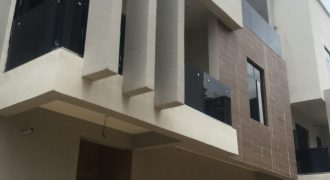 Tastefully Finished 5 Bedrooms Contemporary Detached House with Swimming pool