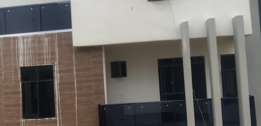 Tastefully Finished 5 Bedrooms Contemporary Detached House with Swimming pool