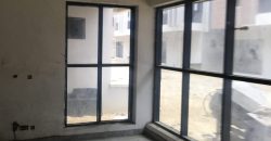 Tastefully Finished 5 Bedrooms Contemporary Detached House with Swimming pool